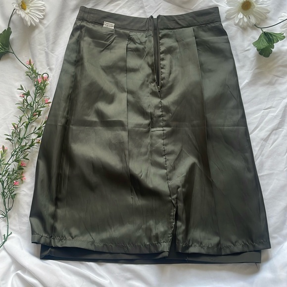 Elegant Korean Skirt - Dressy Office Style • Size Small - Picture 4 of 16
